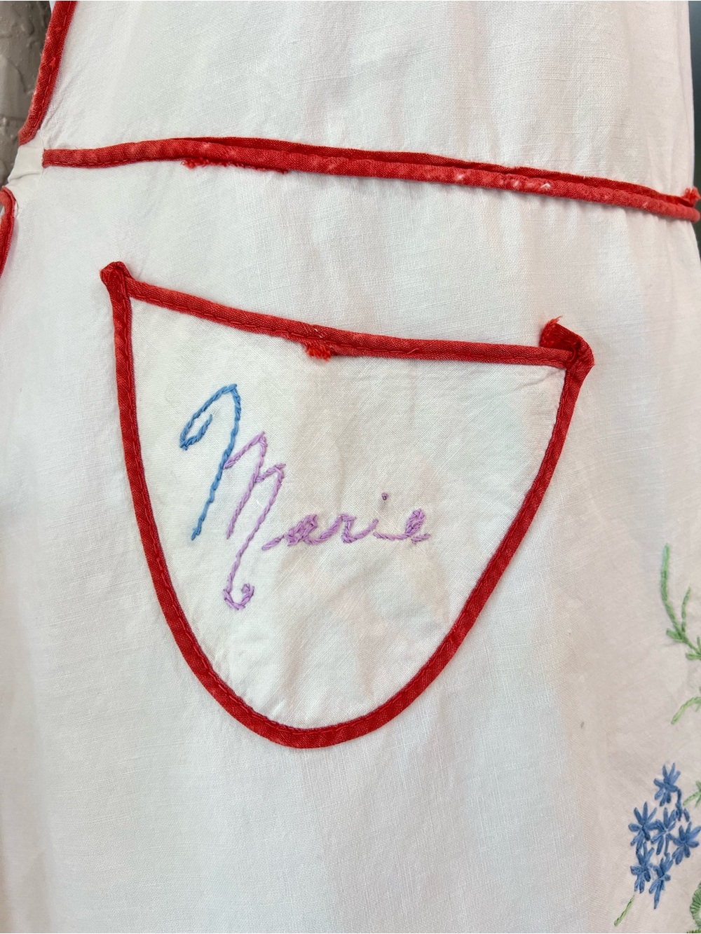 Vintage Hand Embroidered Hostess Apron Personalized Marie Floral - Picture 5 of 6